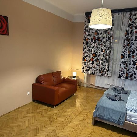 Appartamento Lanchid Castle Side Red And Blue Budapest Esterno foto