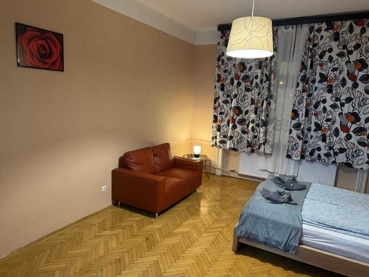 Appartamento Lanchid Castle Side Red And Blue Budapest Esterno foto